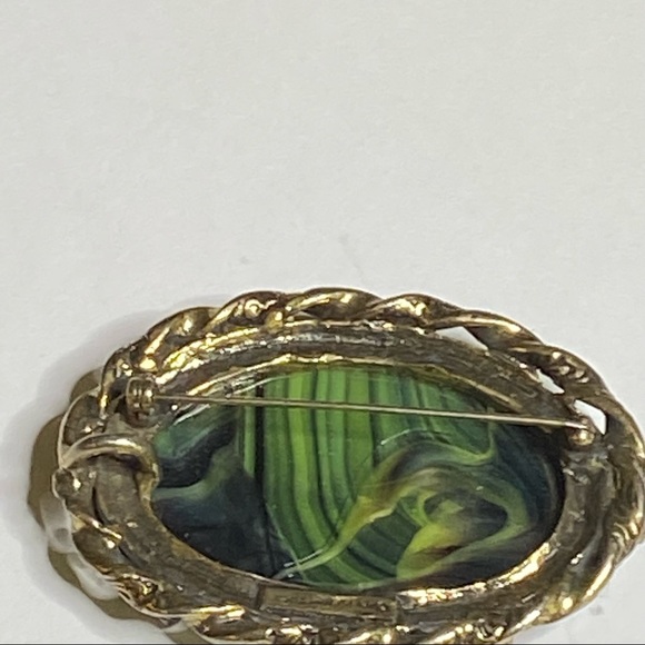 Kelly Waters Oval Brooch Pin and Pendant Green Marbled Stone with Gold Tone - Picture 7 of 12